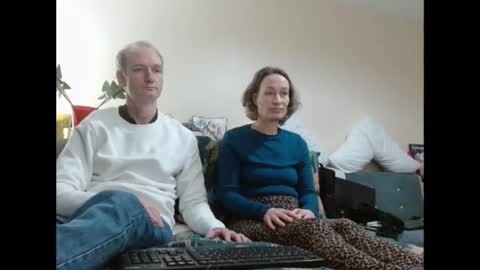 Snapshot of mrs_velvet_vixen_and_mr_stud chatting on December 17, 2024, 8:45 am Mrs Velvet Vixen online show from December 17, 2024, 8:45 am