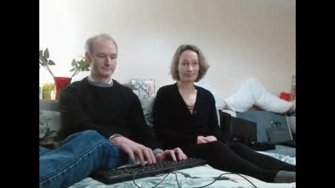 Snapshot of mrs_velvet_vixen_and_mr_stud chatting on December 19, 2024, 8:45 am Mrs Velvet Vixen online show from December 19, 2024, 8:45 am