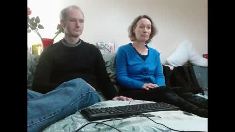 Snapshot of mrs_velvet_vixen_and_mr_stud chatting on December 20, 2024, 8:38 am Mrs Velvet Vixen online show from December 20, 2024, 8:38 am