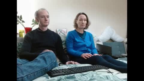 Snapshot of mrs_velvet_vixen_and_mr_stud chatting on December 31, 2024, 8:48 am Mrs Velvet Vixen online show from December 31, 2024, 8:48 am