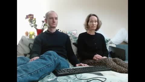 Snapshot of mrs_velvet_vixen_and_mr_stud chatting on January 22, 2025, 8:40 am Mrs Velvet Vixen online show from January 22, 2025, 8:40 am