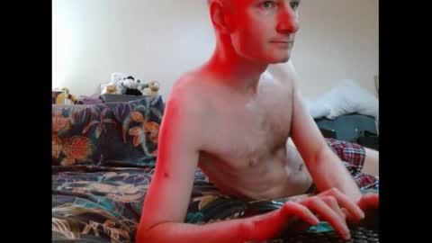 Snapshot of mrs_velvet_vixen_and_mr_stud chatting on October 28, 2025, 8:29 am Mrs Velvet Vixen online show from October 28, 2025, 8:29 am