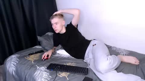Snapshot of mrsexycum4u chatting on December 10, 2024, 11:54 am Adam online show from December 10, 2024, 11:54 am