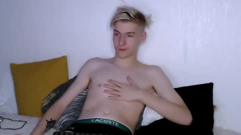Snapshot of mrsexycum4u chatting on December 11, 2024, 3:35 am Adam online show from December 11, 2024, 3:35 am