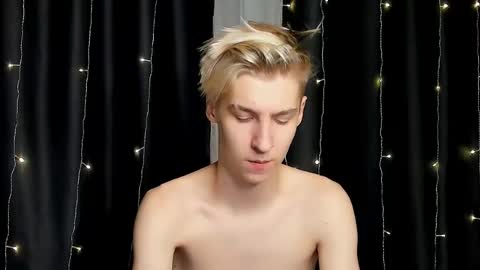 Snapshot of mrsexycum4u chatting on December 24, 2024, 2:43 am Adam online show from December 24, 2024, 2:43 am