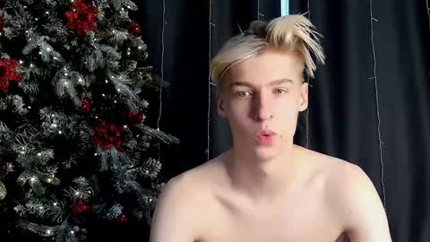 Snapshot of mrsexycum4u chatting on December 27, 2024, 9:39 am Adam online show from December 27, 2024, 9:39 am