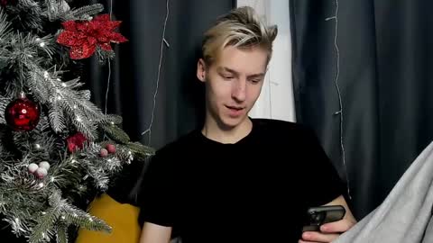 Snapshot of mrsexycum4u chatting on December 29, 2024, 3:22 am Adam online show from December 29, 2024, 3:22 am