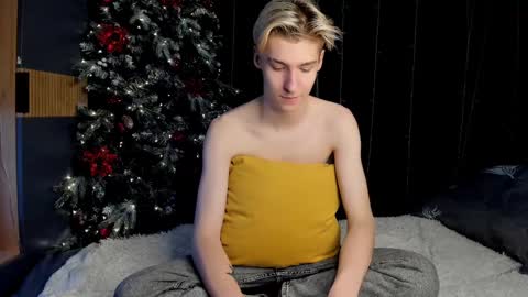 Snapshot of mrsexycum4u chatting on December 30, 2024, 7:37 am Adam online show from December 30, 2024, 7:37 am