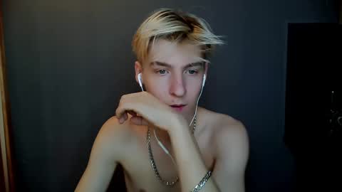 Snapshot of mrsexycum4u chatting on December 31, 2024, 12:43 am Adam online show from December 31, 2024, 12:43 am