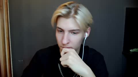 Snapshot of mrsexycum4u chatting on January 3, 2025, 1:03 pm Adam online show from January 3, 2025, 1:03 pm