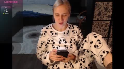Snapshot of mrsluck chatting on December 1, 2024, 6:52 pm Sasha online show from December 1, 2024, 6:52 pm