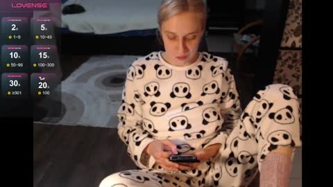 Snapshot of mrsluck chatting on December 2, 2024, 3:36 pm Sasha online show from December 2, 2024, 3:36 pm