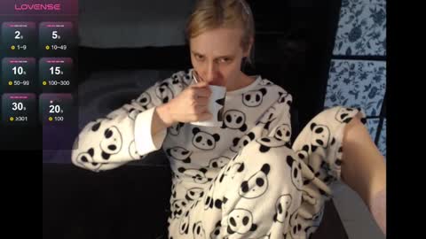 Snapshot of mrsluck chatting on December 5, 2024, 7:27 am Sasha online show from December 5, 2024, 7:27 am