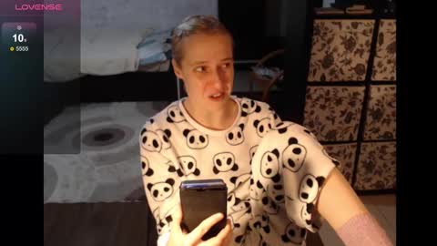 Snapshot of mrsluck chatting on December 9, 2024, 1:40 am Sasha online show from December 9, 2024, 1:40 am