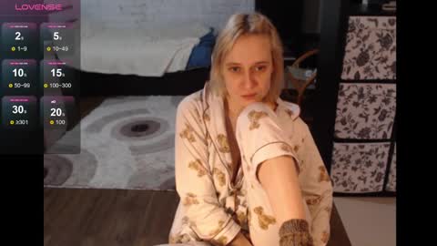 Snapshot of mrsluck chatting on December 20, 2024, 9:43 am Sasha online show from December 20, 2024, 9:43 am