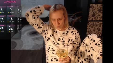 Snapshot of mrsluck chatting on January 1, 2025, 8:04 pm Sasha online show from January 1, 2025, 8:04 pm