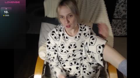 Snapshot of mrsluck chatting on January 3, 2025, 1:59 am Sasha online show from January 3, 2025, 1:59 am