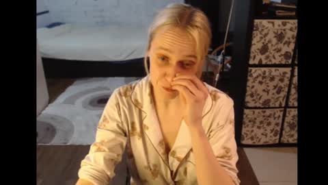 Snapshot of mrsluck chatting on March 9, 2025, 6:11 pm Sasha online show from March 9, 2025, 6:11 pm