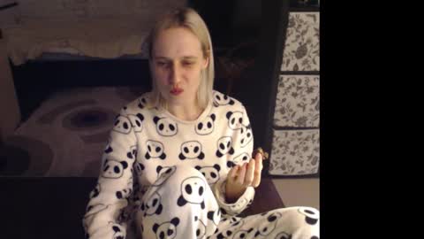 Snapshot of mrsluck chatting on March 2, 2026, 11:22 pm Sasha online show from March 2, 2026, 11:22 pm