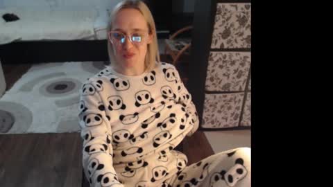 Snapshot of mrsluck chatting on March 10, 2026, 2:55 pm Sasha online show from March 10, 2026, 2:55 pm