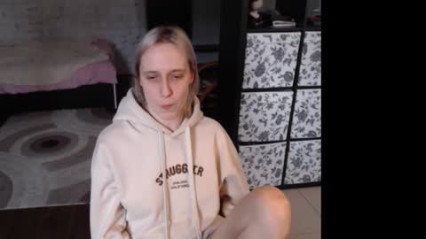 Snapshot of mrsluck chatting on March 15, 2026, 12:44 pm Sasha online show from March 15, 2026, 12:44 pm