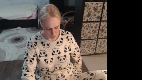 Snapshot of mrsluck chatting on April 6, 2026, 6:42 pm Sasha online show from April 6, 2026, 6:42 pm