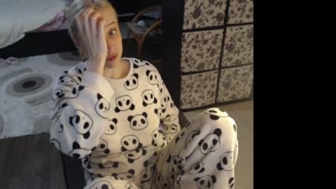 Snapshot of mrsluck chatting on April 11, 2026, 7:18 pm Sasha online show from April 11, 2026, 7:18 pm