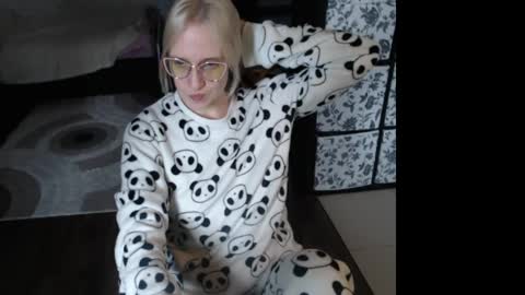 Snapshot of mrsluck chatting on April 13, 2026, 9:26 am Sasha online show from April 13, 2026, 9:26 am