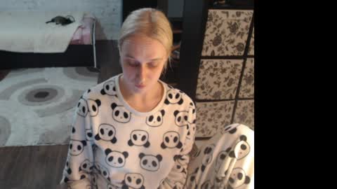 Snapshot of mrsluck chatting on April 14, 2026, 6:36 pm Sasha online show from April 14, 2026, 6:36 pm