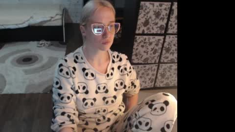 Snapshot of mrsluck chatting on April 16, 2026, 4:08 pm Sasha online show from April 16, 2026, 4:08 pm