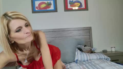 Snapshot of mrswadsworthy chatting on February 26, 2026, 1:43 pm Marie Wadsworthy Wife Marie XXX online show from February 26, 2026, 1:43 pm
