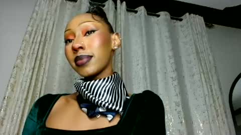 ms_crystal online show from June 18, 2026, 4:22 pm