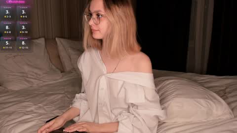 Elizabeth online show from December 8, 2024, 6:06 pm
