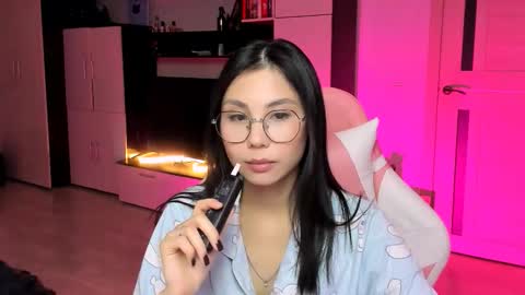 ms_emily_ online show from November 27, 2025, 5:48 pm