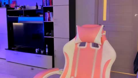 ms_emily_ online show from May 29, 2026, 11:52 am
