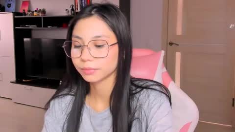 ms_emily_ online show from June 9, 2026, 11:33 am
