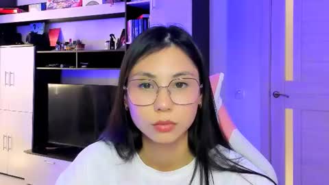 ms_emily_ online show from June 20, 2026, 10:51 am