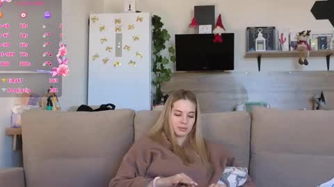 Snapshot of ms_foryou chatting on January 22, 2025, 6:52 am Ms ForYOU online show from January 22, 2025, 6:52 am
