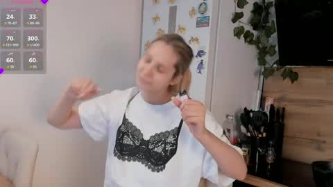 Snapshot of ms_foryou chatting on May 20, 2026, 3:18 pm Ms ForYOU online show from May 20, 2026, 3:18 pm