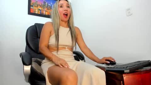 ms_lunarose online show from October 24, 2025, 2:30 am