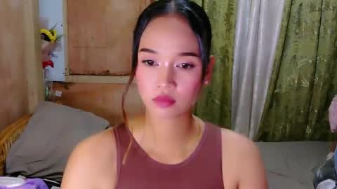 ms_maria8888 online show from November 5, 2025, 5:02 pm