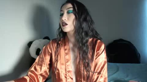 MsHebisBox online show from February 25, 2025, 4:00 pm