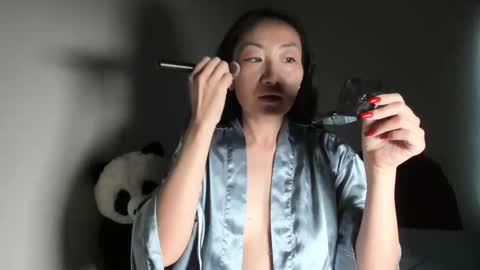 MsHebisBox online show from February 26, 2025, 3:30 pm