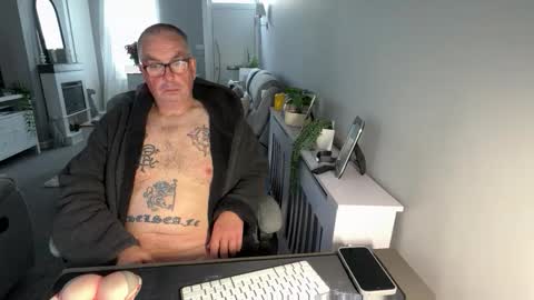 Snapshot of mtb1697 chatting on October 3, 2025, 9:06 am mtb1697 online show from October 3, 2025, 9:06 am