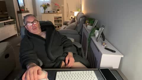 Snapshot of mtb1697 chatting on October 28, 2025, 7:45 am mtb1697 online show from October 28, 2025, 7:45 am