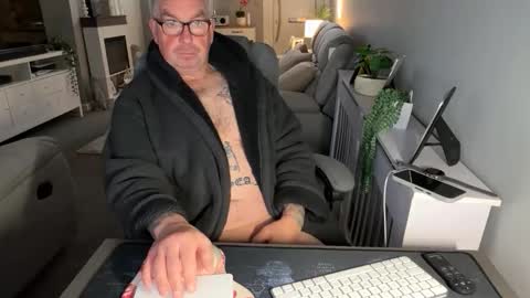 Snapshot of mtb1697 chatting on November 4, 2025, 7:40 am mtb1697 online show from November 4, 2025, 7:40 am