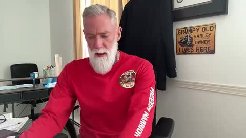 Snapshot of mtlbiker chatting on February 6, 2026, 4:32 pm BikerDude online show from February 6, 2026, 4:32 pm