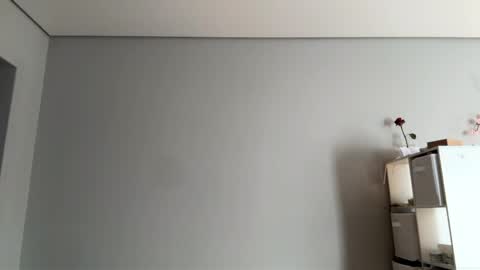 Mia online show from April 15, 2026, 10:10 pm