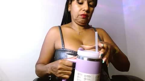 yuli online show from November 12, 2025, 12:27 pm