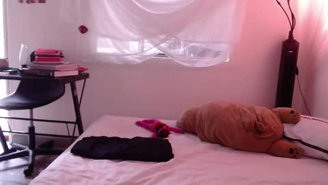 Snapshot of munchi_ chatting on May 18, 2026, 8:36 pm online show from May 18, 2026, 8:36 pm